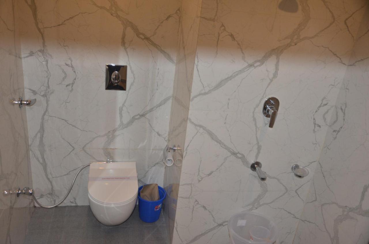Hotel Krishna Катра Екстериор снимка