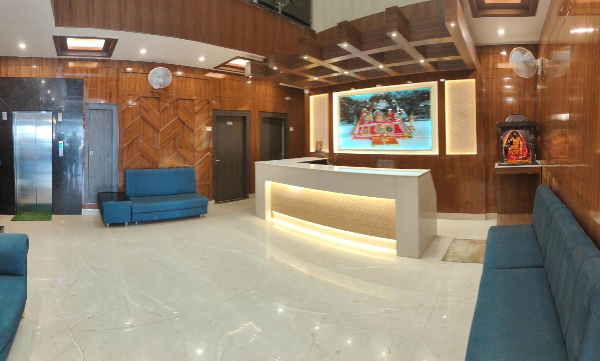 Hotel Krishna Катра Екстериор снимка